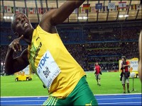Bolt sets record to win 100m gold 