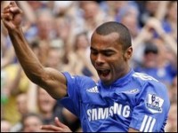 Defender Cole signs Chelsea deal